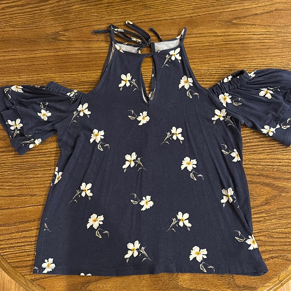 American Eagle Soft & Sexy Blue Crepe Cold Shoulder Top, Size M